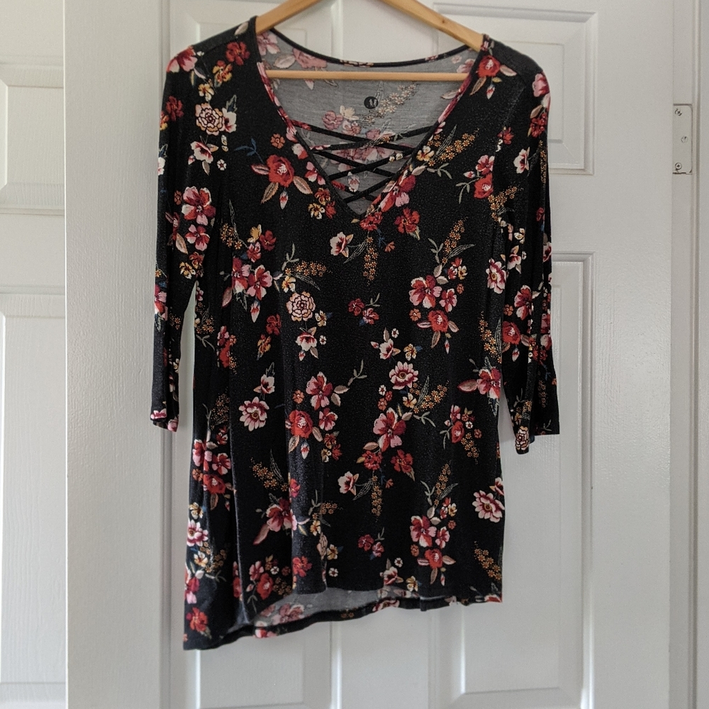 A&I Floral 3/4 Sleeve Top